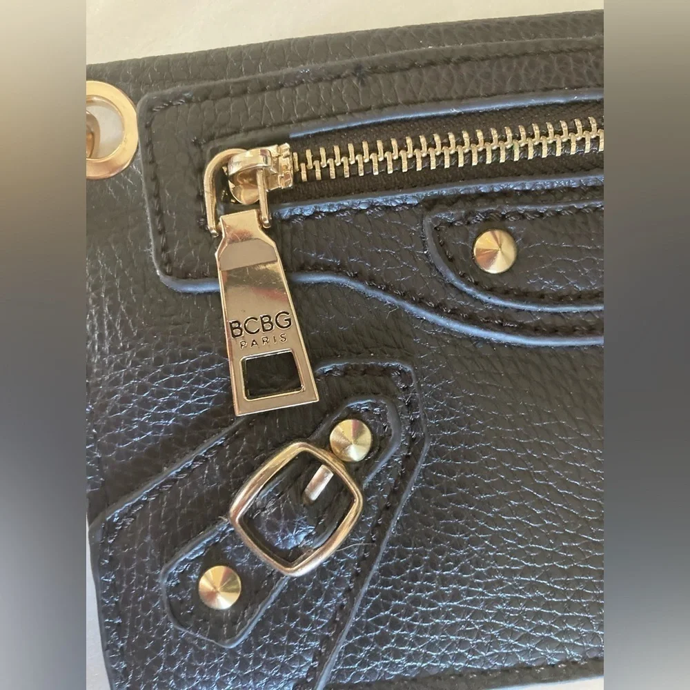 Bcbg Paris pebble leather wristlet clutch